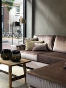 Hoekbank Monti 2,5-zits met eiland in een champagnekleurige velours stof