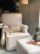 Hocker Silke in een oudroze linnen-katoen stof met losse rok