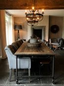 Eettafel van grof hout met stalen onderstel en wielen 270x100 cm