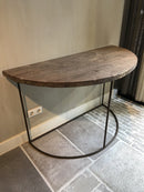 Halfronde sidetable met roestig onderstel