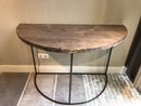 Halfronde sidetable met roestig onderstel