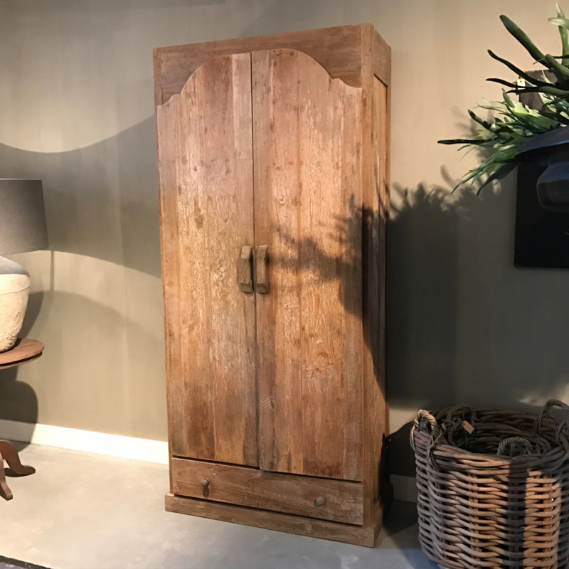 Kabinet van oud hout 2 deuren en 1 lade